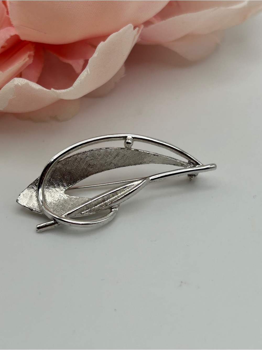 Vintage Silver Tone Abstract Leaf Swirl Modernist Brooch